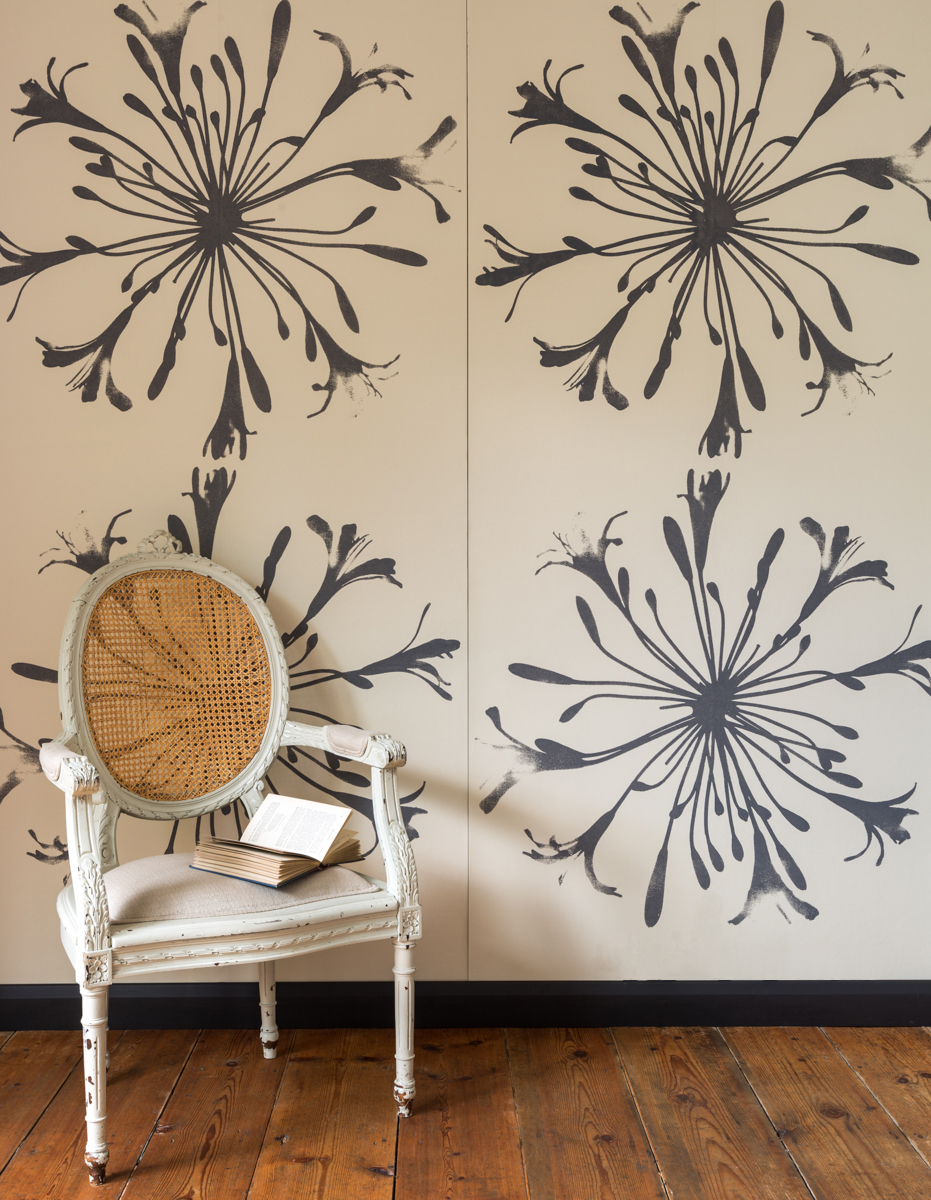AGAPANTHUS - Tracy Kendall Wallpaper (photo - Ollie Harrop)